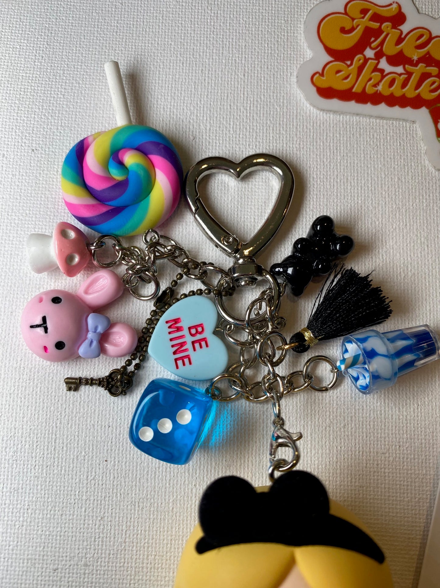 KEYCHAIN CRYBABY SHE’S ALICE