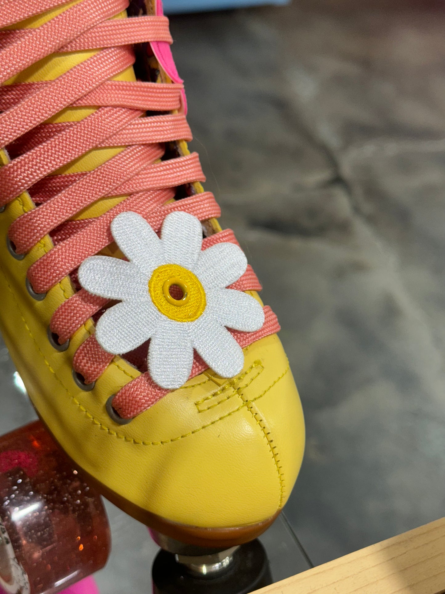 GROOVY SKATE/SHOE LACE ACCESSORY (1)