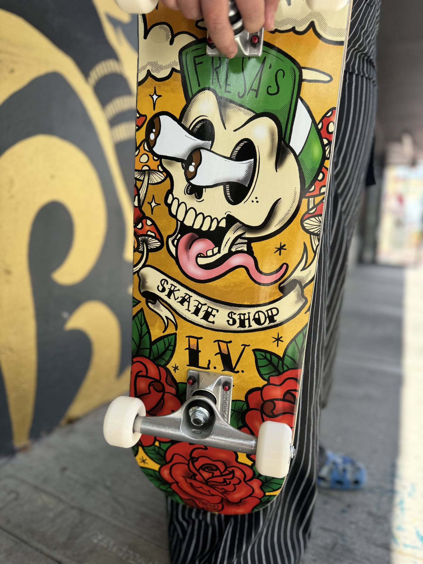 COMPLETE SKATEBOARD FRESA'S SKATE SHOP ROSES 8.25