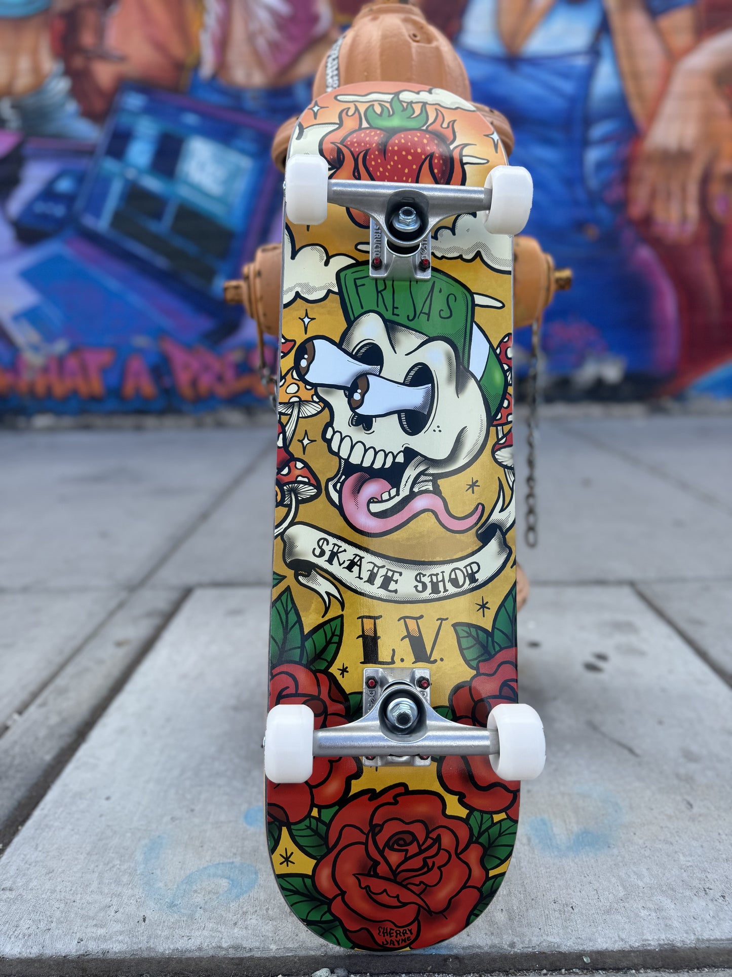 COMPLETE SKATEBOARD FRESA'S SKATE SHOP ROSES 8.25