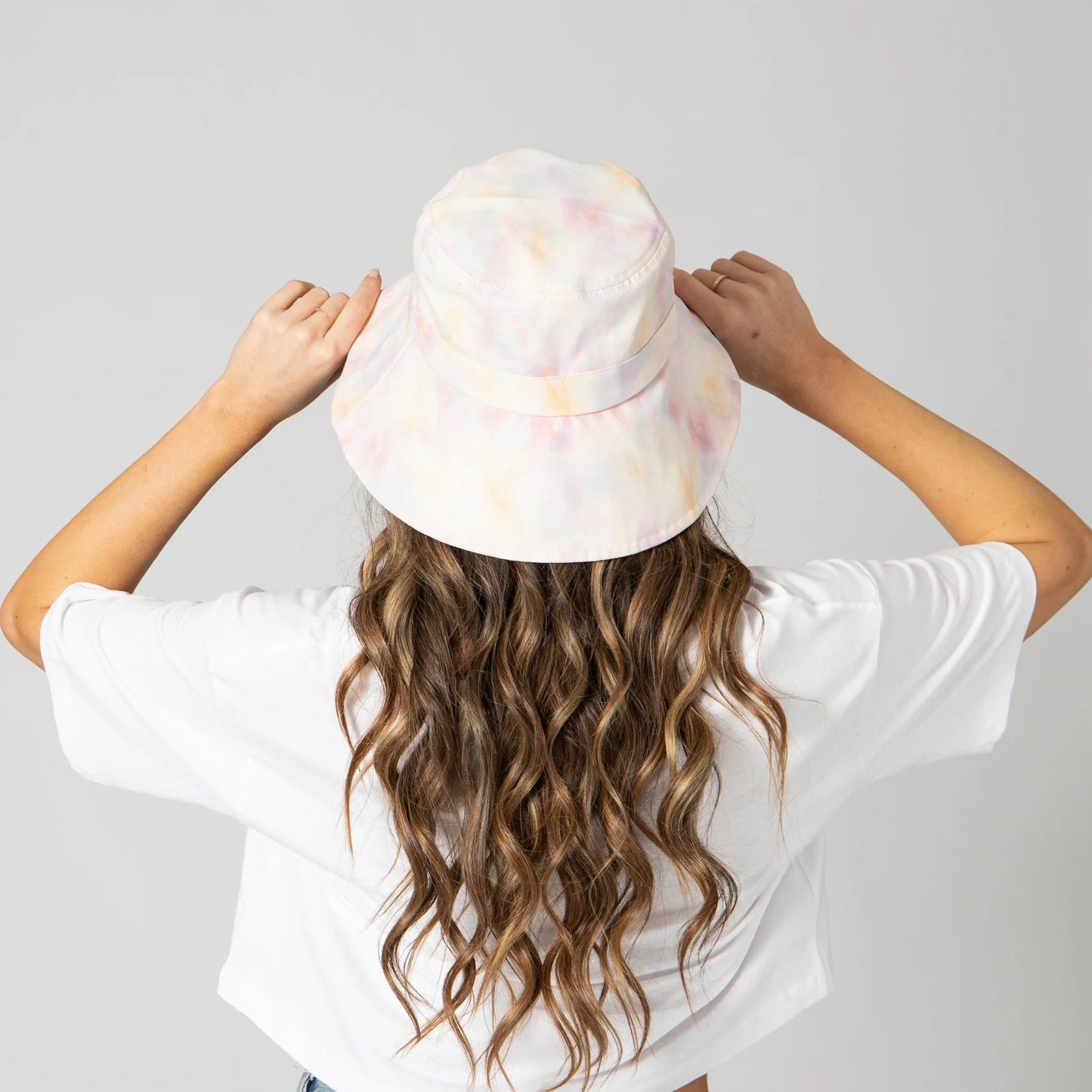 TIE DYE ADJUSTABLE BUCKET HAT