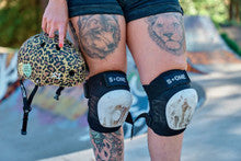 PRO KNEE PADS GEN 4 W/ WHITE CAPS