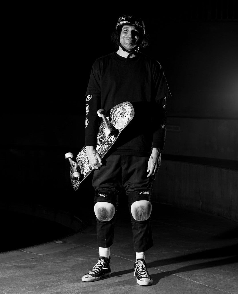 PRO KNEE PADS GEN 4 W/ WHITE CAPS