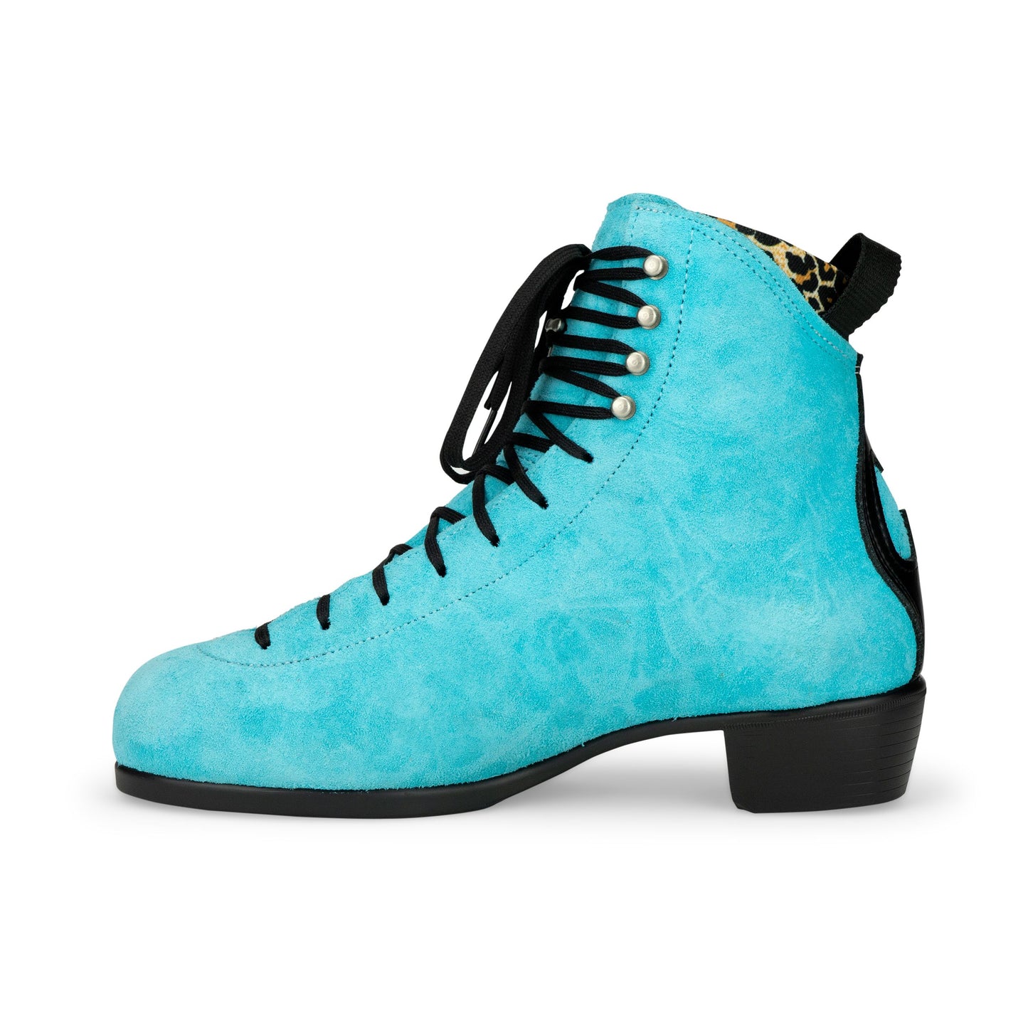Come to Fresa's Roller Skate shop in Las Vegas and get your Moxi Skates. These Moxi Jack Roller Skates are a dream. Let us build your custom dream skate. From plates, wheels, laces, toe stops and everything in between you need to build your custom skates. You can also test your rollers skates in our indoor skate ramp.