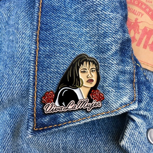 SELENA-VIVA LA MUJER ENAMEL PIN