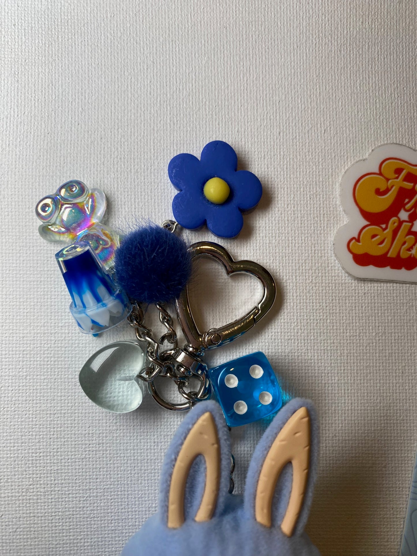KEYCHAIN LAZY YOGA LABUBU STRETCH OUT