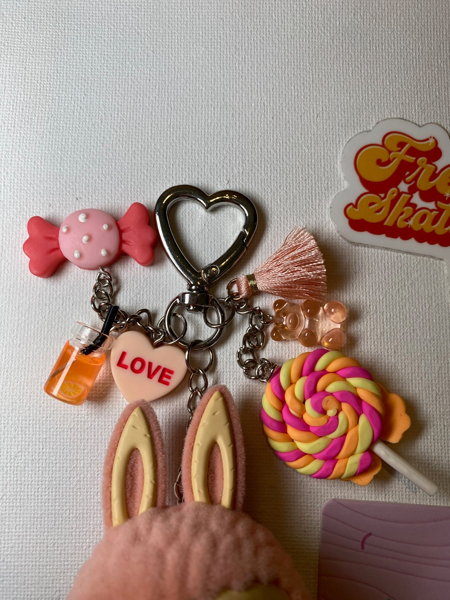 KEYCHAIN LAZY YOGA LABUBU AB ROLLER