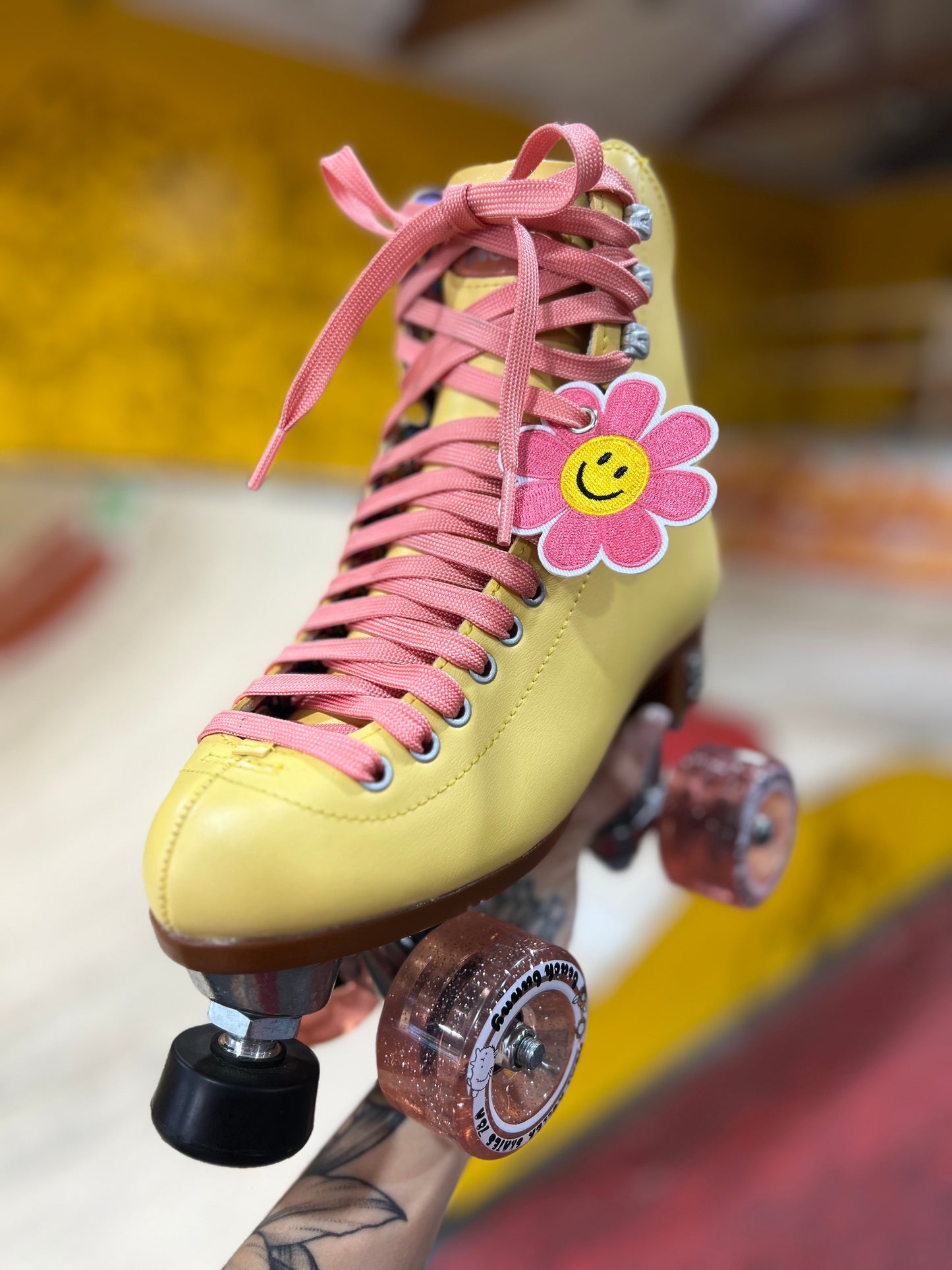 GROOVY SKATE/SHOE LACE ACCESSORY (1)