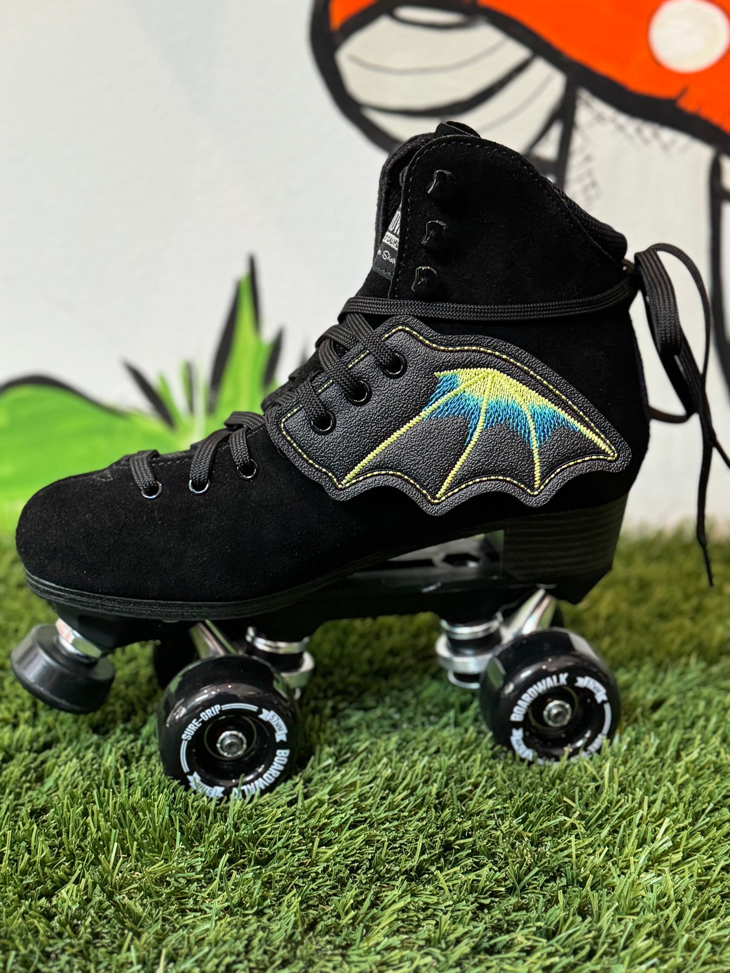 BAT SKATE/SHOE RED WINGS (1) PAIR