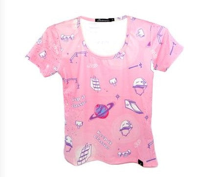 BARBIE PATIN UNIVERSAL SPOT FITTED TEE